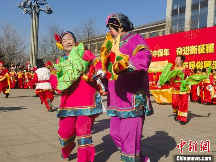 2月4日，太原市小店区举办社火民俗展演活动。图为展演现场。　彭天力 摄