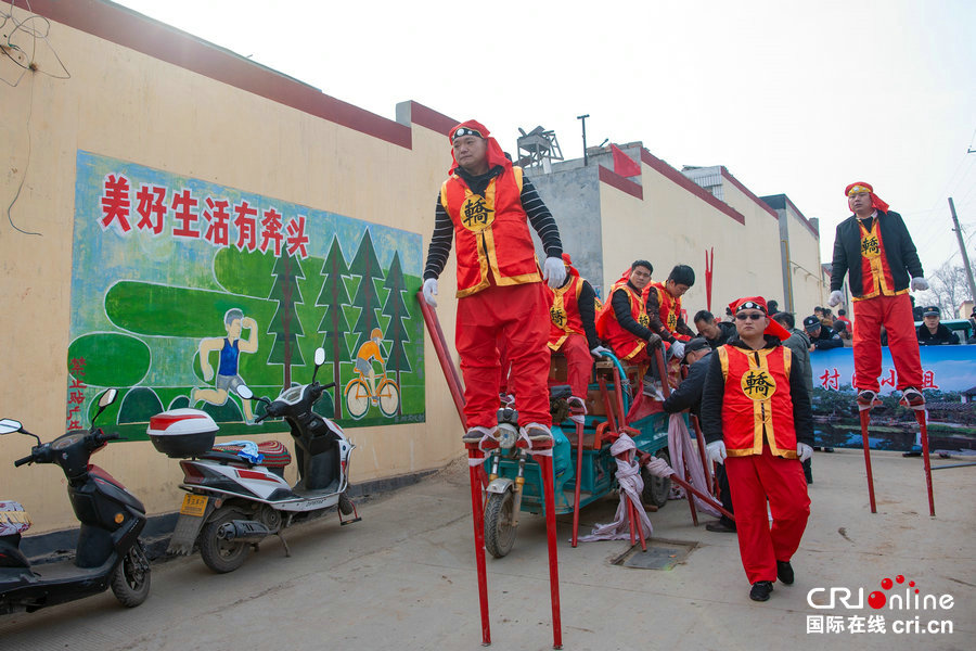 【焦点图-大图】【移动端-焦点图】中原一绝：鹤壁耿寺高跷抬阁